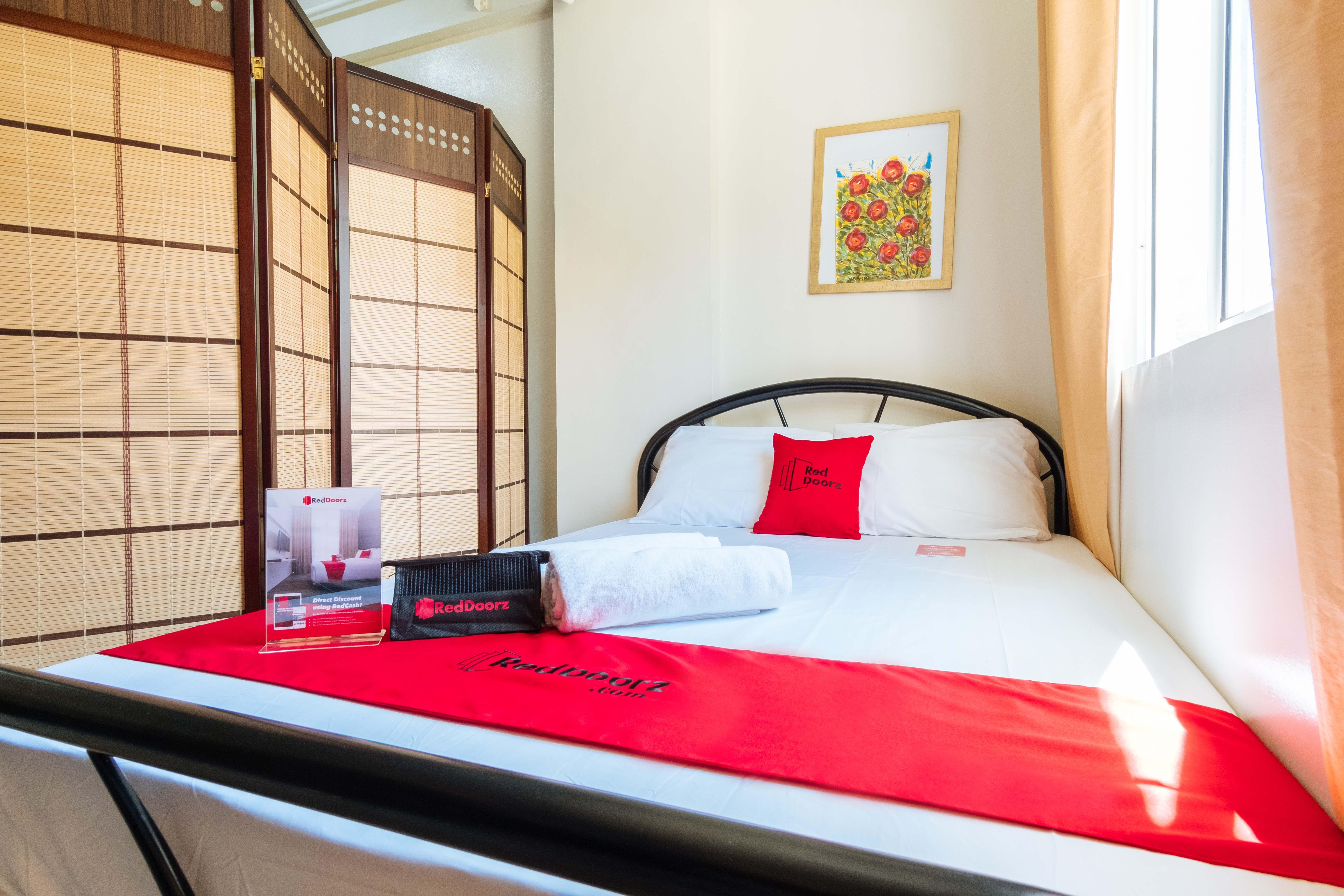 เรดดอร์ซ แอท คาสเซล เรสซิเดนเซส ปารานาเก Hotel Paranaque City ภายนอก รูปภาพ