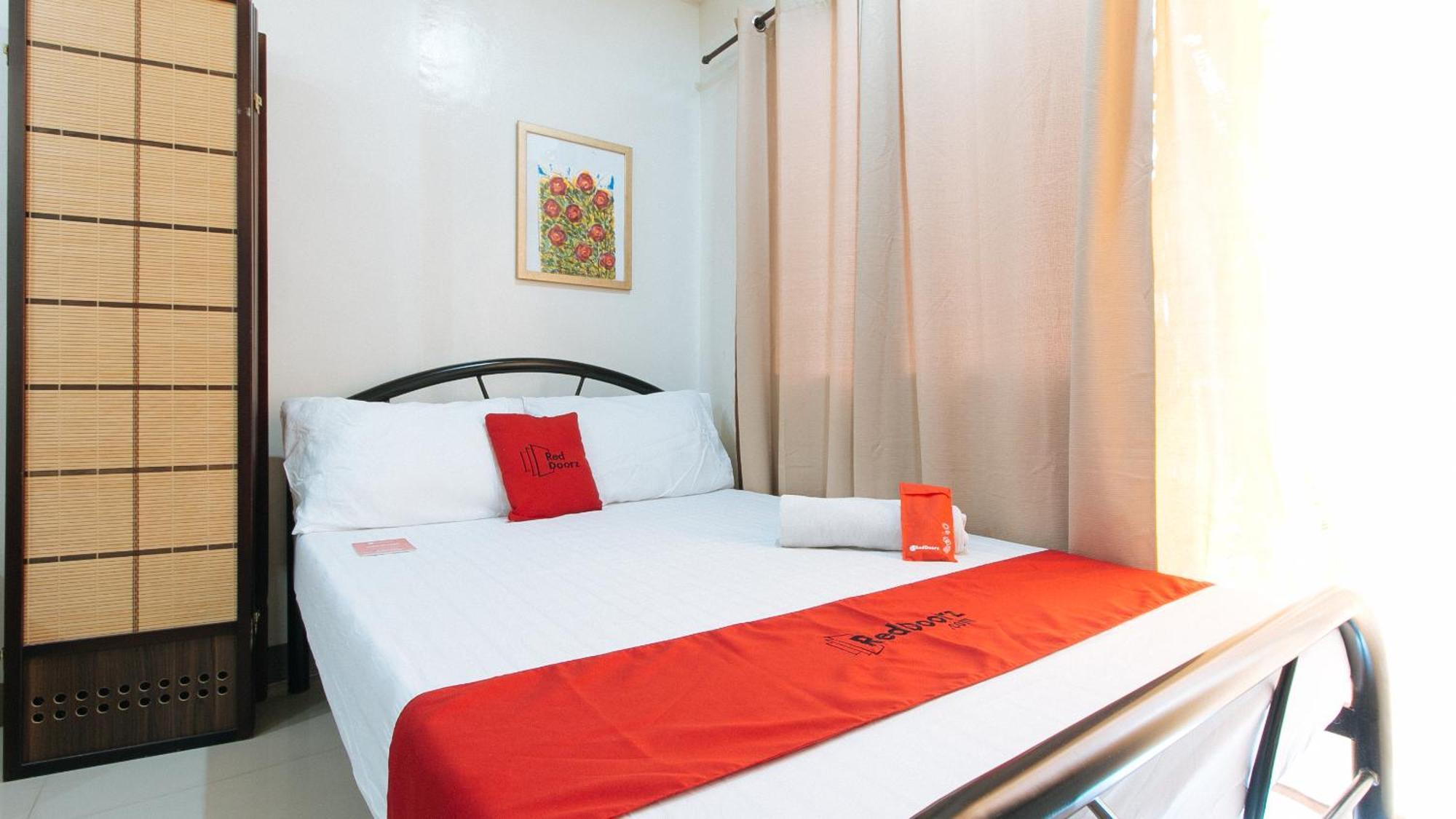 เรดดอร์ซ แอท คาสเซล เรสซิเดนเซส ปารานาเก Hotel Paranaque City ภายนอก รูปภาพ