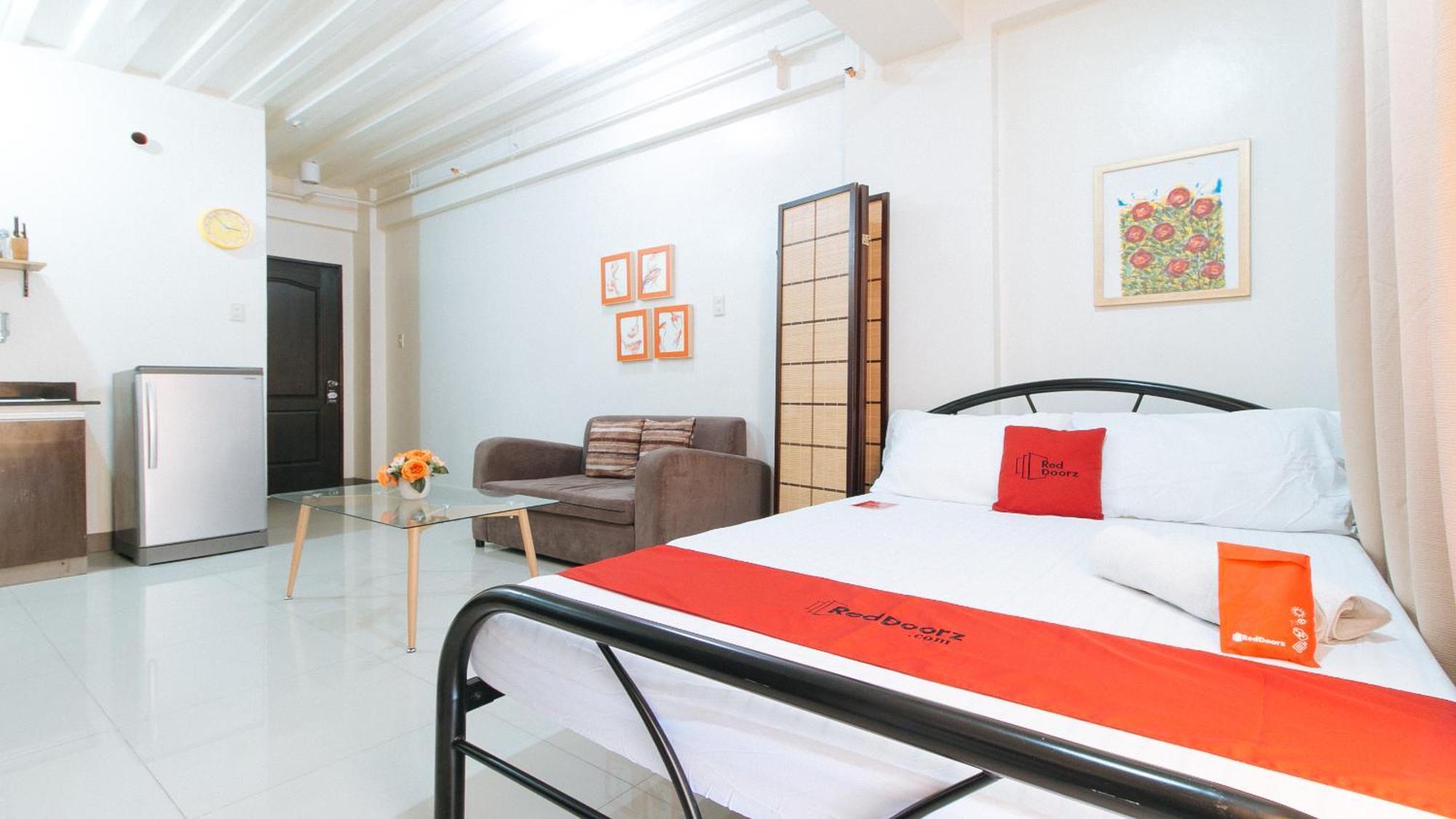 เรดดอร์ซ แอท คาสเซล เรสซิเดนเซส ปารานาเก Hotel Paranaque City ภายนอก รูปภาพ