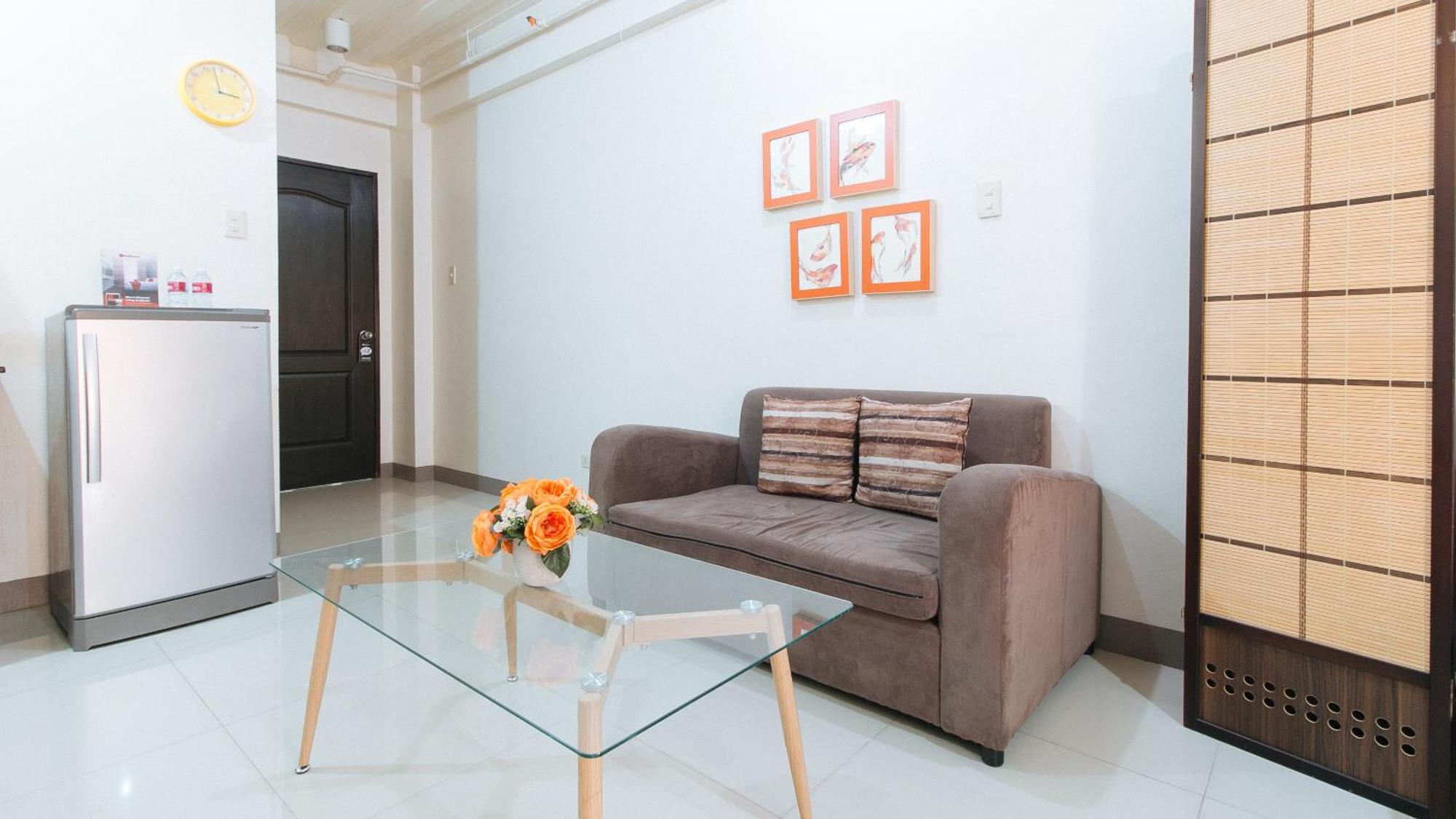 เรดดอร์ซ แอท คาสเซล เรสซิเดนเซส ปารานาเก Hotel Paranaque City ภายนอก รูปภาพ