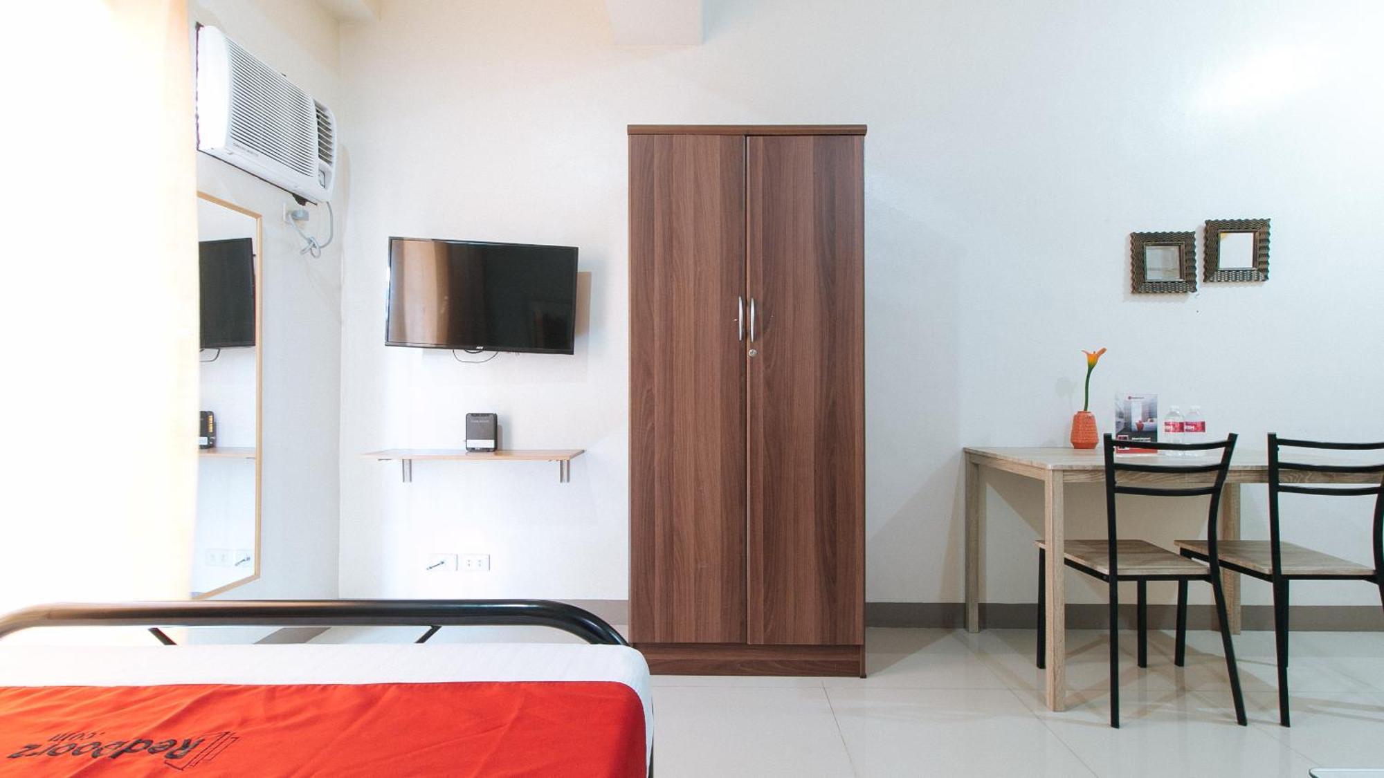 เรดดอร์ซ แอท คาสเซล เรสซิเดนเซส ปารานาเก Hotel Paranaque City ภายนอก รูปภาพ