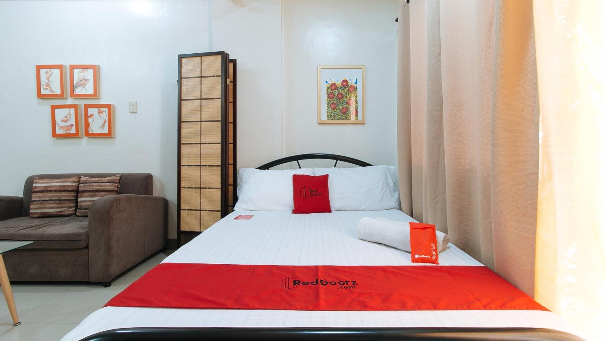 เรดดอร์ซ แอท คาสเซล เรสซิเดนเซส ปารานาเก Hotel Paranaque City ภายนอก รูปภาพ