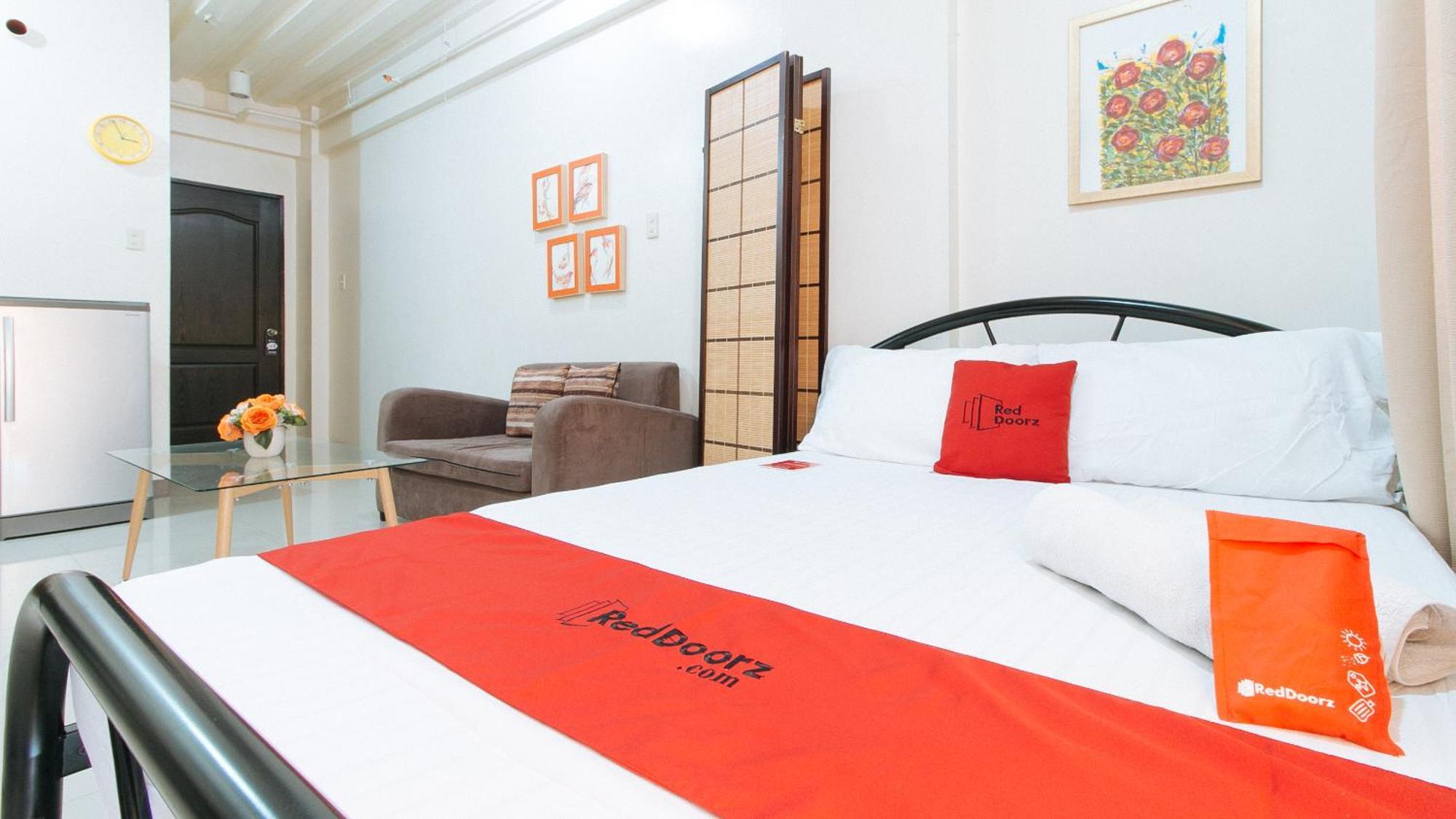 เรดดอร์ซ แอท คาสเซล เรสซิเดนเซส ปารานาเก Hotel Paranaque City ภายนอก รูปภาพ