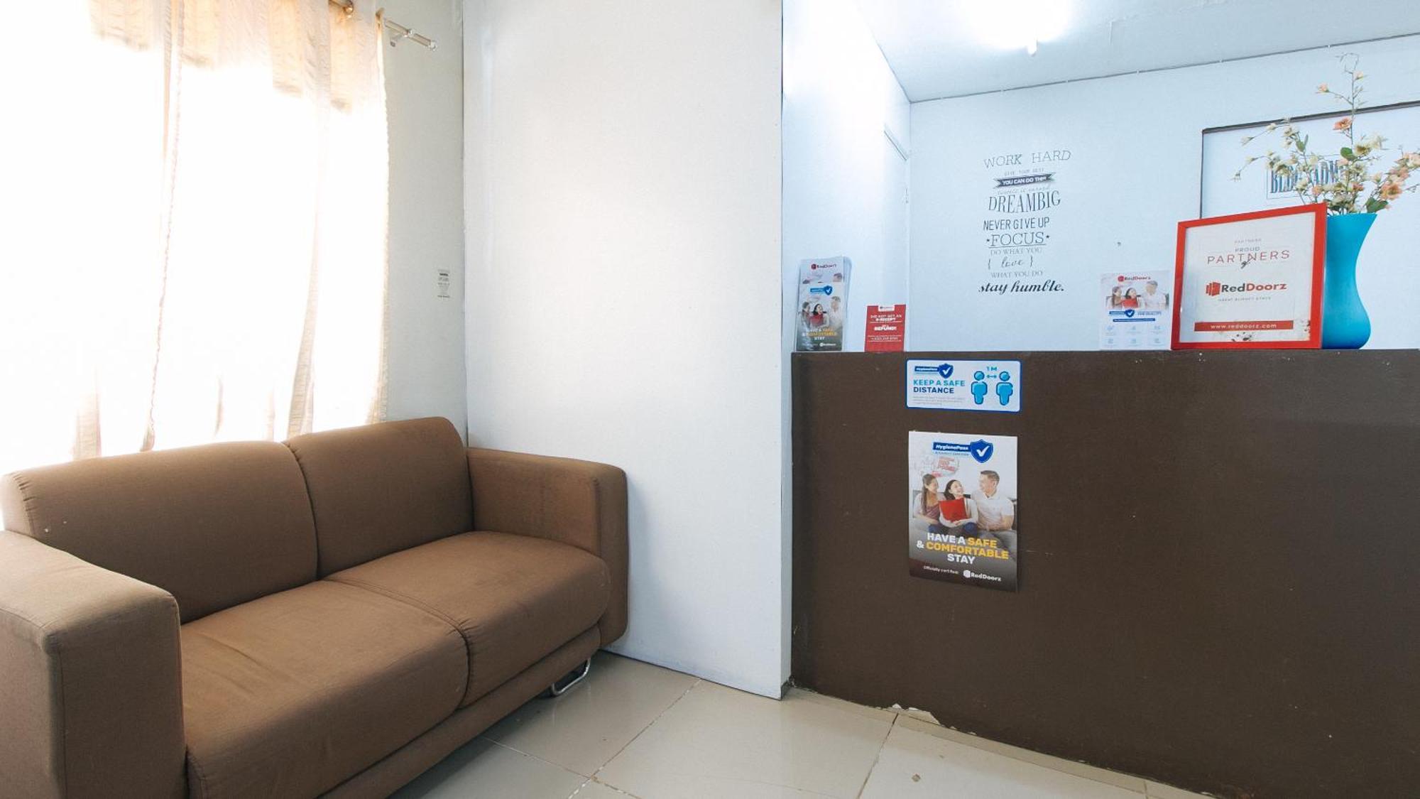 เรดดอร์ซ แอท คาสเซล เรสซิเดนเซส ปารานาเก Hotel Paranaque City ภายนอก รูปภาพ